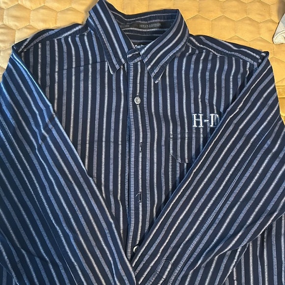 Men’s Harley Davidson long sleeve button down. - Picture 2 of 4